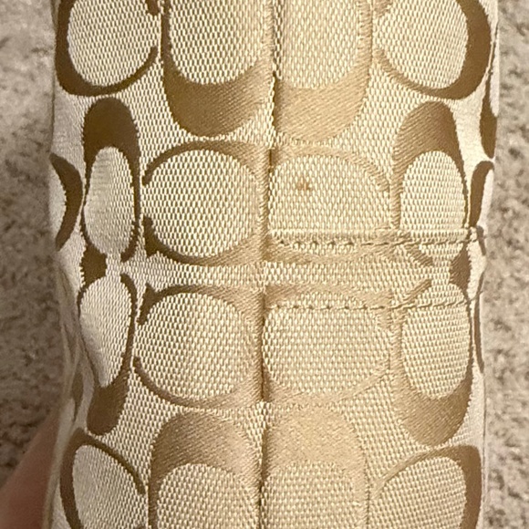 Coach Signature Print Shoulder Bag w Pink Flowers - Picture 6 of 7